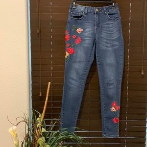 Sandpiper Embroidered Skinny Jeans - Size 6